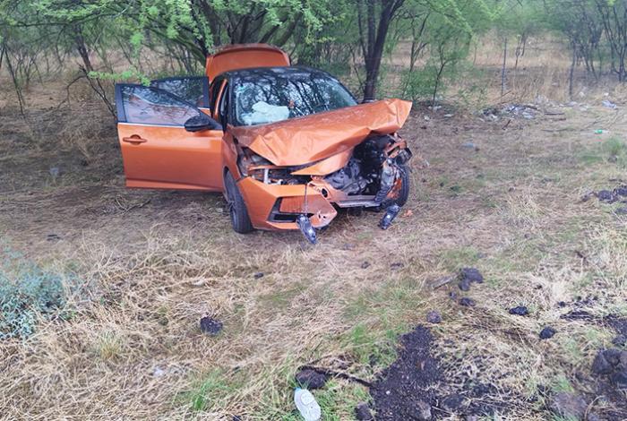 Auto se impacta contra muro de contención en la Siglo XXI; hay 2 guanajuatenses heridos