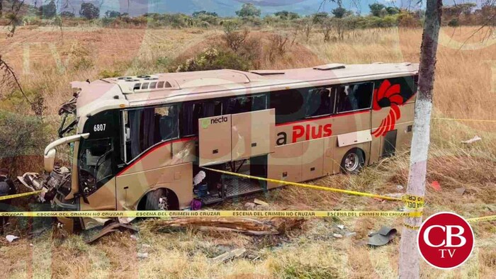 Autobuzaso deja un muerto y 19 heridos en Panindicuaro