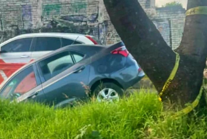 Automóvil cae a excavación de las obras del Morebús en Morelia