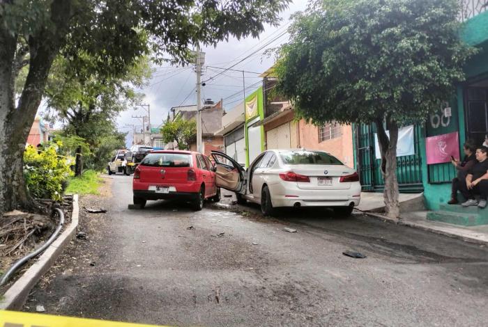 Automovilista muere al sufrir infarto y choca contra 2 vehículos, al sur de Morelia