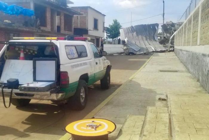 Autoridades estatales y municipales atienden afectaciones por tornado en Opopeo