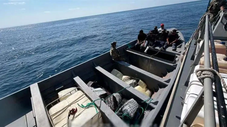 Autoridades federales aseguran casi una tonelada de cocaína frente a costas de Chiapas