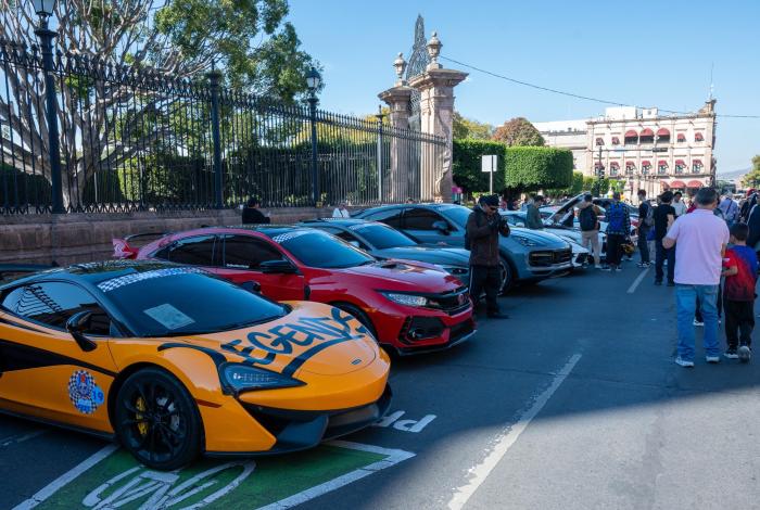 Autos exóticos toman la avenida Madero con el Keko Fest en Morelia
