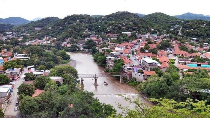 Ayuntamiento de Carácuaro va por el agua que acaparan aguacateros