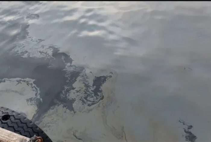 Bahía de Manzanillo, en alerta por derrame de combustible; se sospecha de Pemex