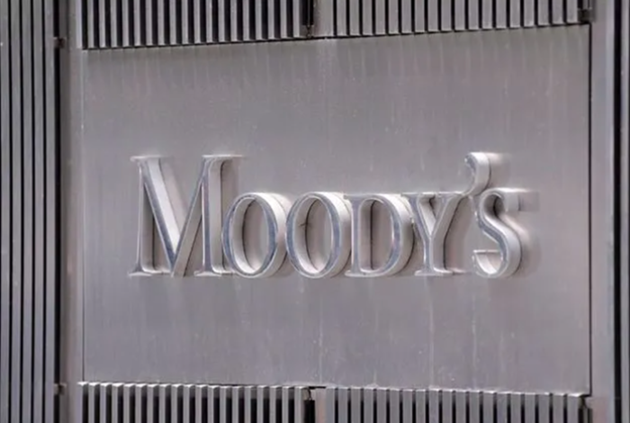 Bajo crecimiento y la deuda presionan el perfil fiscal de México, advierte Moody’s