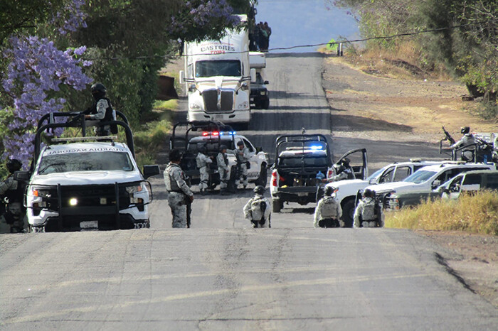 Balacera en Tangamandapio deja como saldo tres delincuentes abatidos por fuerzas federales