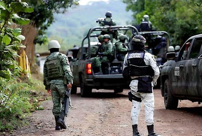 Balacera en Tepalcatepec deja 3 criminales muertos a tiros y 2 agentes heridos por un explosivo