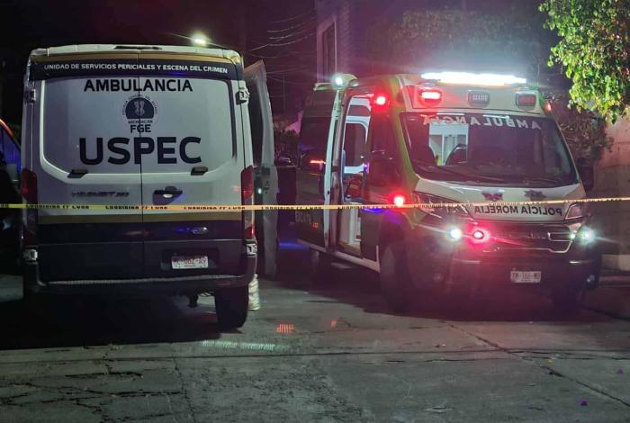 Balean a 2 masculinos dentro de domicilio en Morelia; mueren en hospitales