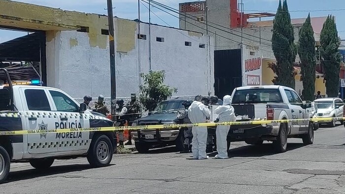 Balean a padre e hijo en taller de hojalatería en Morelia