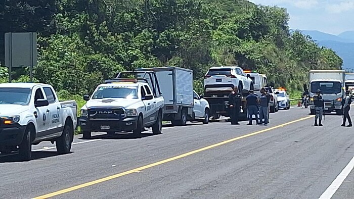 Balean a repartidores de mariscos para robarles en salida de Uruapan a la autopista