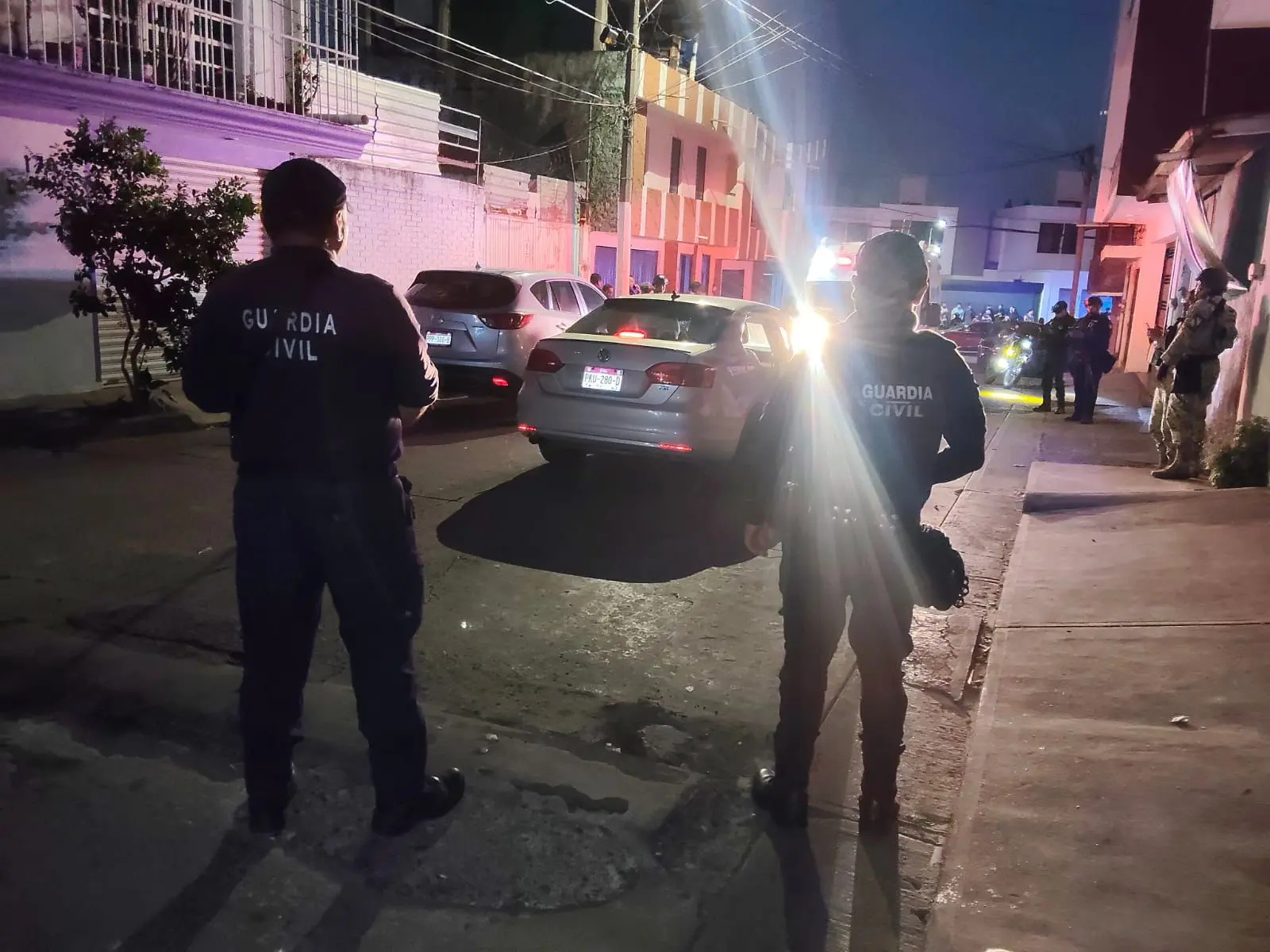 Balean automovilista en la colonia La Michoacana de Uruapan