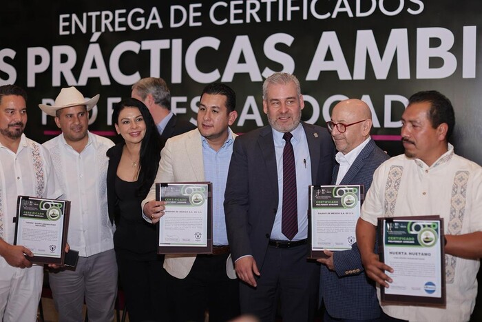 Bedolla entrega certificados ProForest Avocado