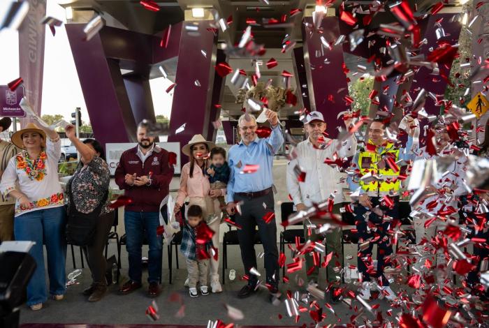 Bedolla pide justicia para Carlos Manzo