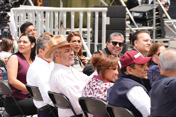 Bedolla publica que fue testigo del “enorme respaldo y cariño que el pueblo de México le tiene” a AMLO