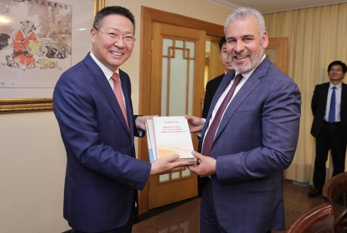 Bedolla y embajador de China refuerzan colaboración comercial, cultural y académica