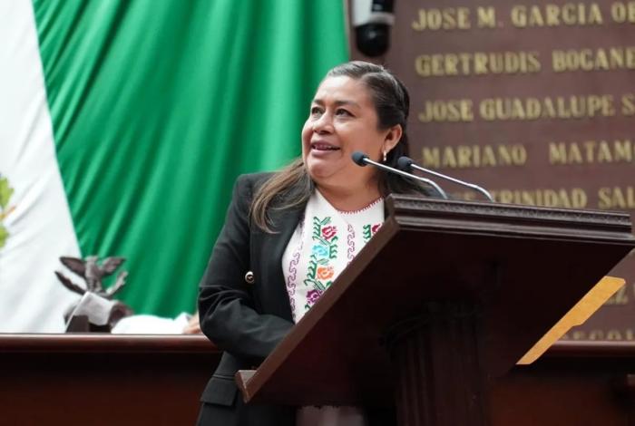 Belinda Iturbide llama a la población a atender salud mental en instituciones oficiales y no en redes sociales