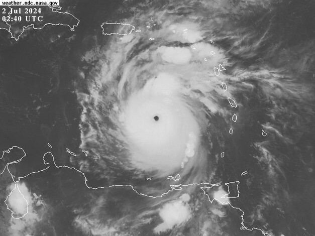 ‘Beryl’ ya es categoría 5, sigue su marcha por el Caribe rumbo a Quintana Roo