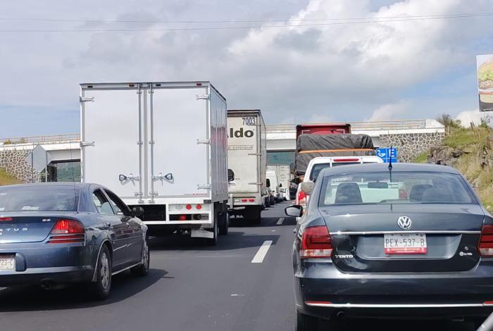 Bloqu3os del CSIM provocan largas filas en carreteras de Michoacán