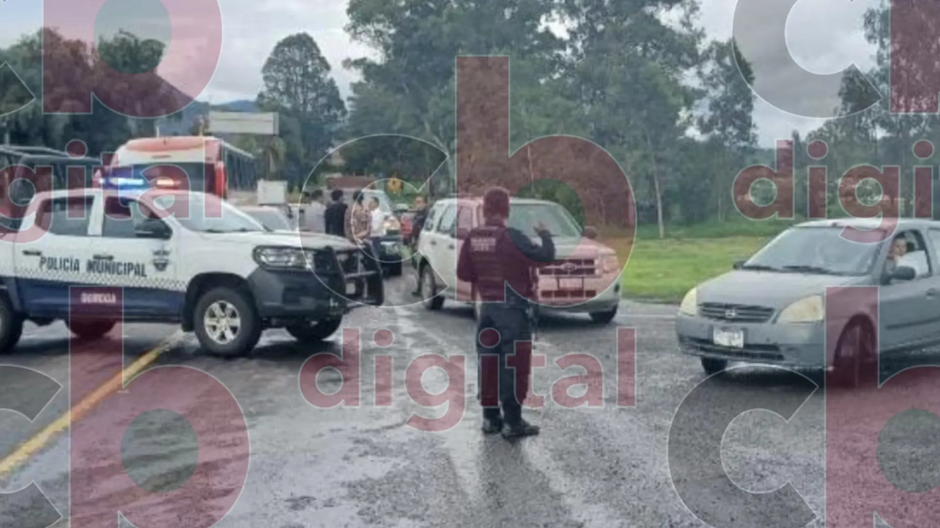 Bloquean carretera Quiroga-Zacapu y exigen libertad de seis detenidos