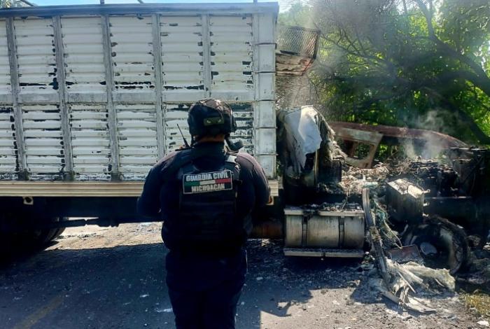 Bloqueo en Buenavista y enfrentamiento armado en Tepalcatepec