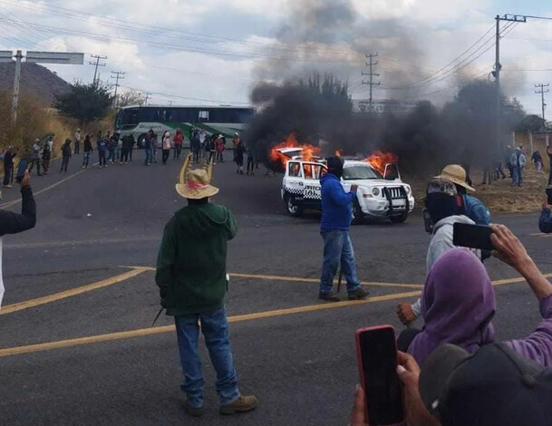 Bloqueos carreteros; exigen aparición de dos comuneros de San Antonio