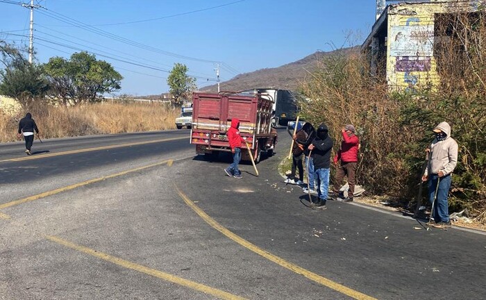 Bloqueos carreteros; exigen aparición de dos comuneros de San Antonio