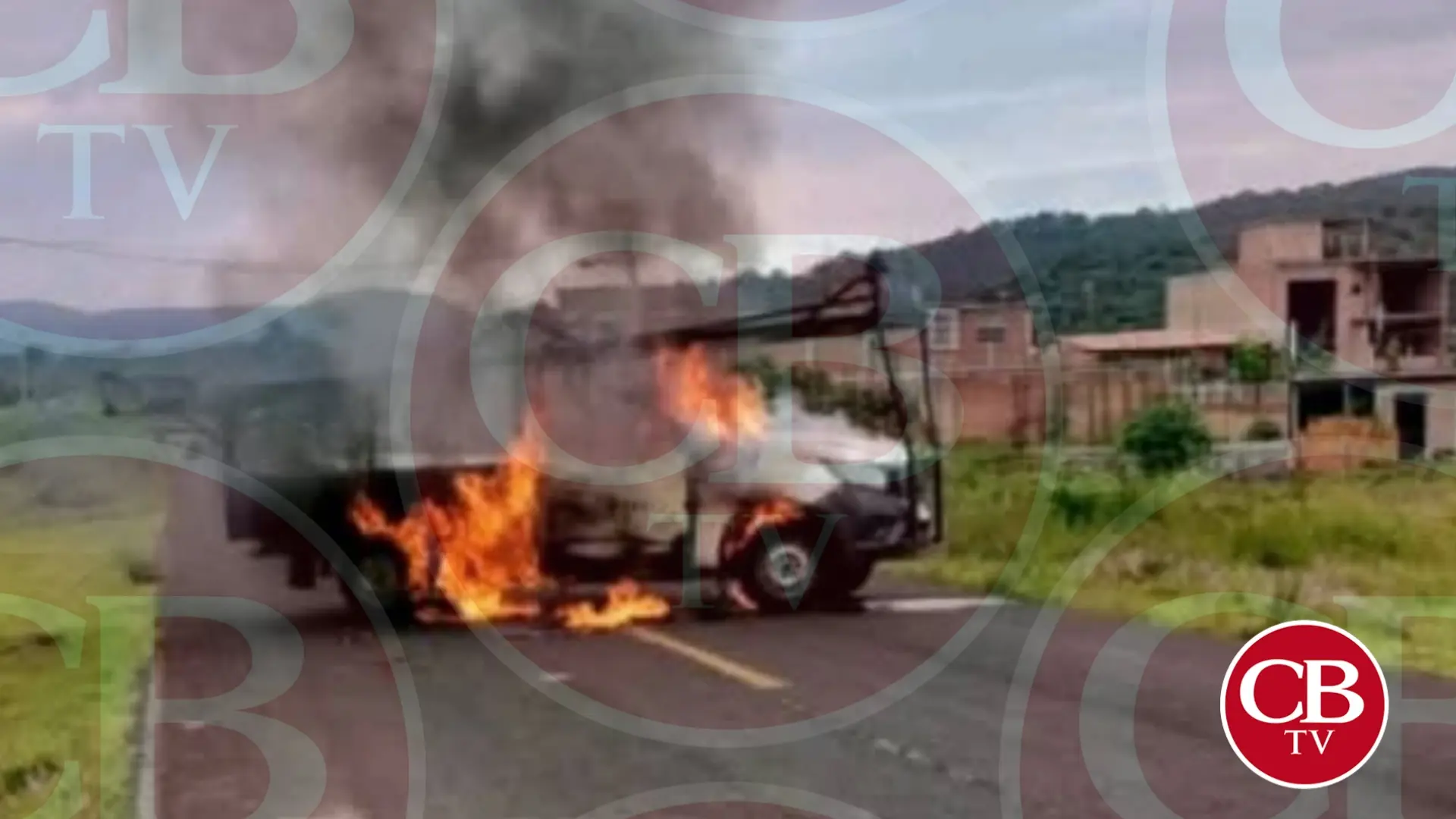 Bloqueos con autos incendiados en Benito Juárez