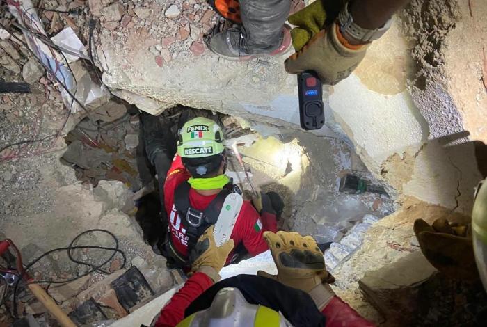 Bomberos de Zitácuaro llenan de orgullo a Michoacán por sus rescates en Venezuela