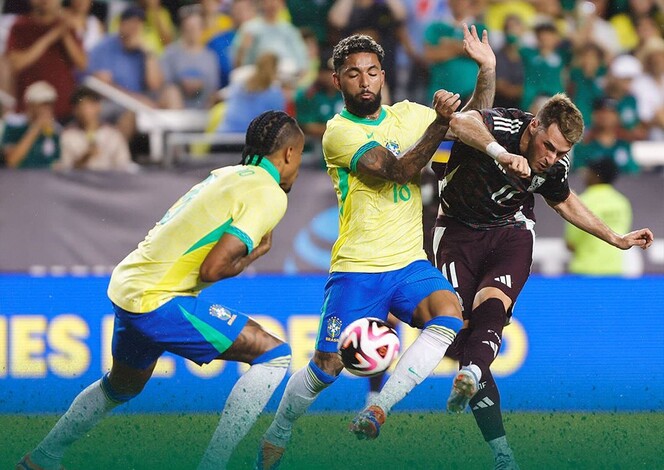 Brasil derrota a México con gol de último minuto