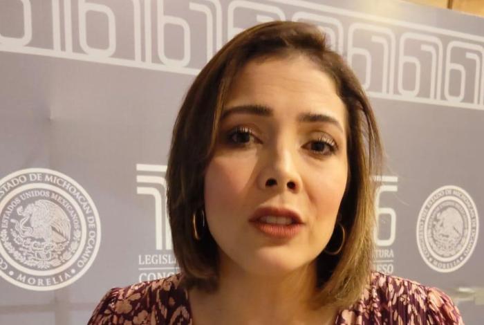 Brissa Arroyo dice que permanecerá en la bancada perredista