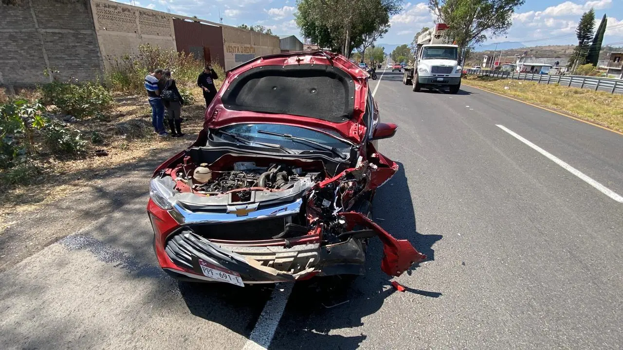 Brutal choque de camionetas en la Morelia-Pátzcuaro