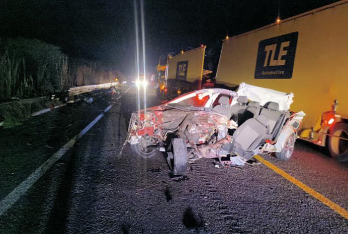 Brutal choque por alcance deja una persona sin vida y otra lesionada en la Siglo XXI