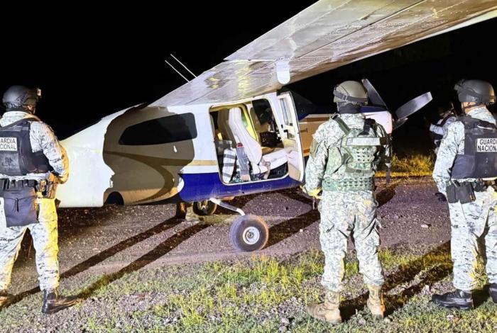 Bukele y Harfuch pelean por origen de aeronave con cocaína capturada en México