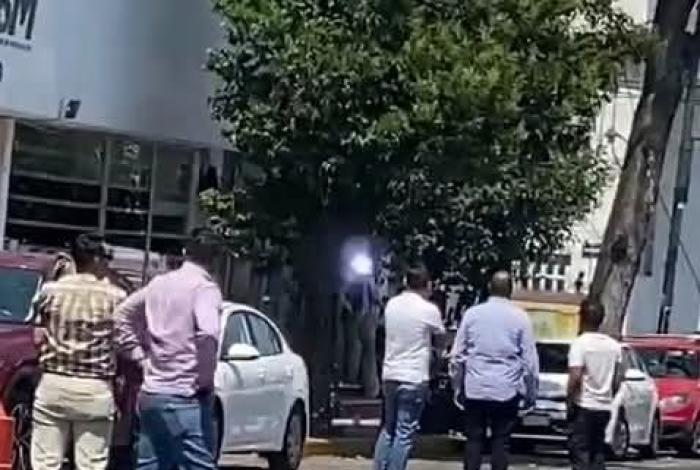 Cable de la CFE es reventado y genera cortocircuito en la avenida Lázaro Cárdenas de Morelia