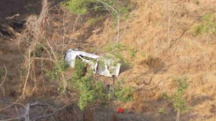 Cae a barranco camioneta que llevaba 10 niños en Guerrero