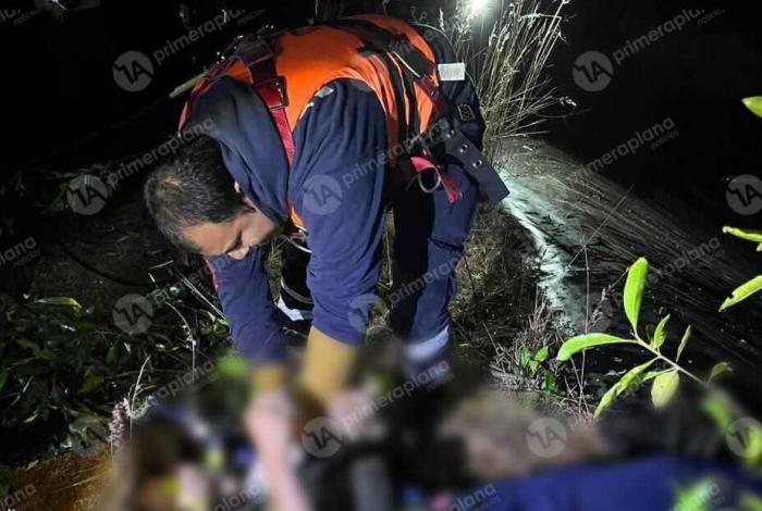 Cae en hoya en Ario y muere