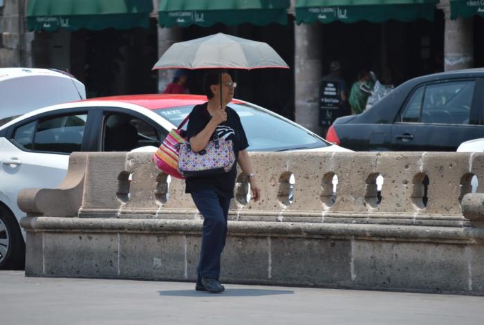 Calor de hasta 45°C, con posibilidad de lluvias, este miércoles en Michoacán