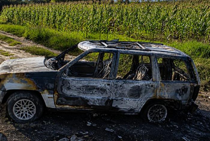 Camioneta arde en llamas a la orilla de la carretera Purépero-Tlazazalca