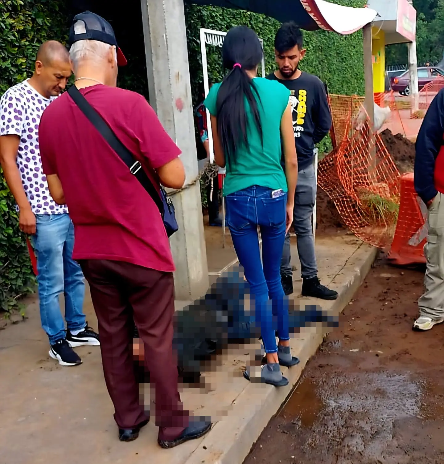Camioneta atropella a un mortaliko y se da a la fuga