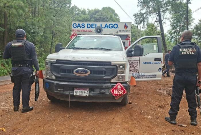 Camioneta de Gas de Lago robada es hallada por policías en la Villa Madero-Acuitzio