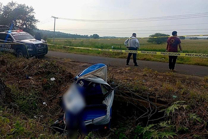 Camioneta embiste a mototaxi en Pajacuarán: Hay tres fallecidos