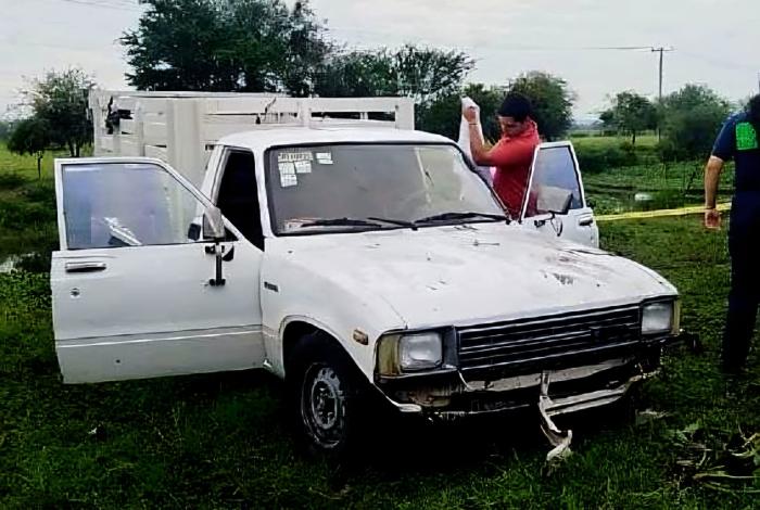 Camioneta se precipita a canal de riego, su conductor muere