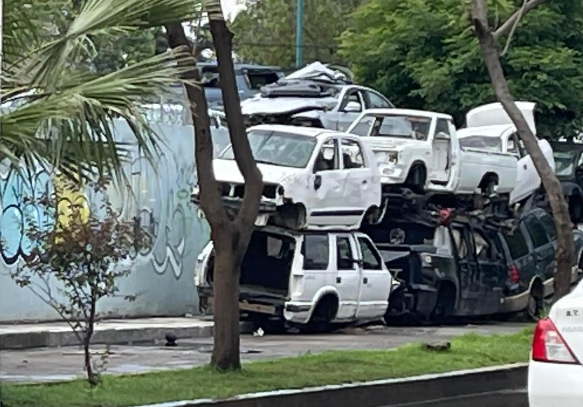 Campaña “Ordena tu talacha” la agradecen vecinos de la avenida Lanceros de la Libertad