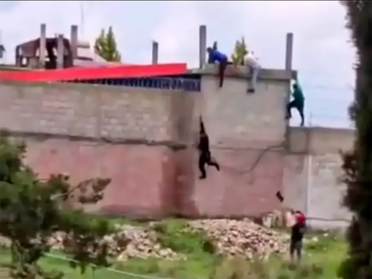 Captan en video fuga masiva desde azotea de centro de rehabilitación