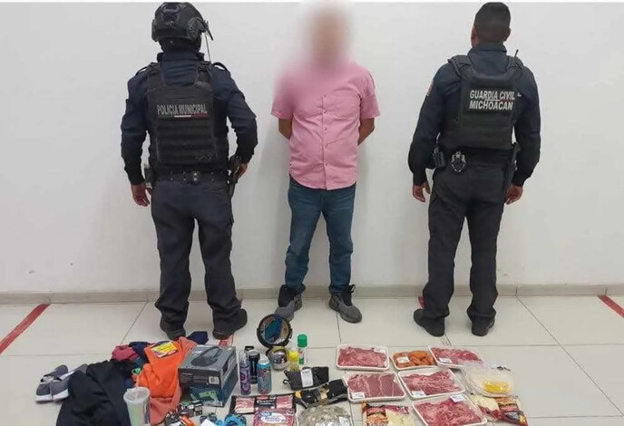 Capturan a sujeto que intentó robar más de 5 mil pesos en mercancía de Walmart, Zamora