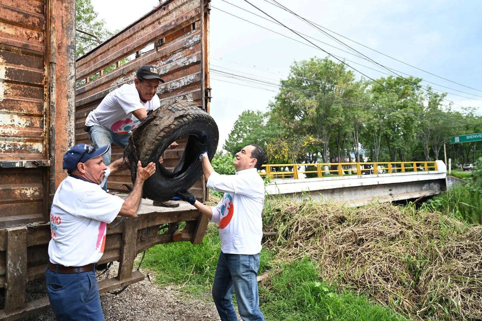 Carlos Soto encabeza faena de limpieza preventiva en el río Duero