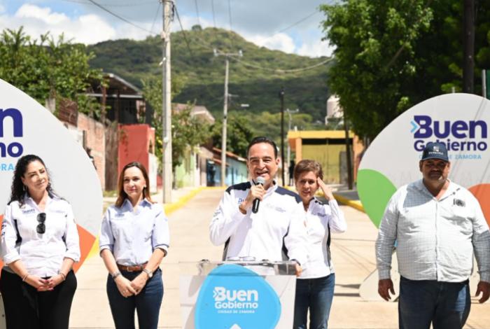 Carlos Soto inaugura pavimentación de la calle Francisco Villa en Atecucario