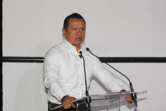 Carlos Torres Piña sugiere fortalecer a las policías municipales antes de pensar en su desaparición