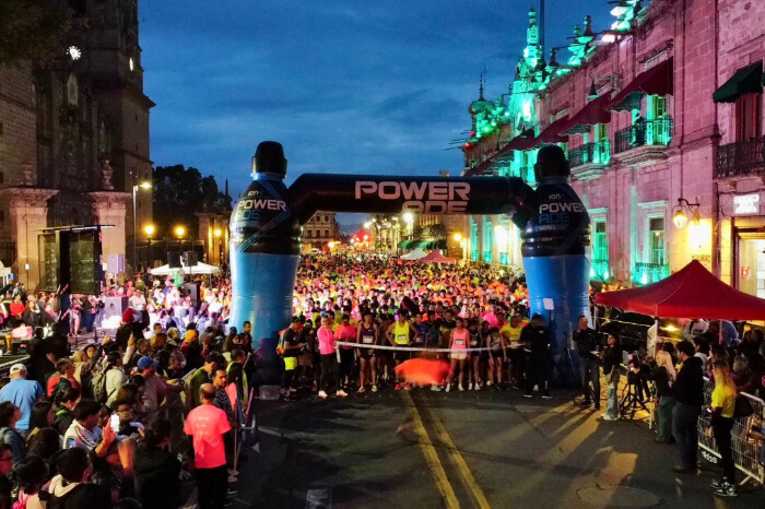 Carrera “Run Neón Morelia” reúne a mil 200 participantes